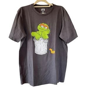 Kaws x Uniqlo Sesame Street Oscar 100% Cotton - M Streetwear Collectible